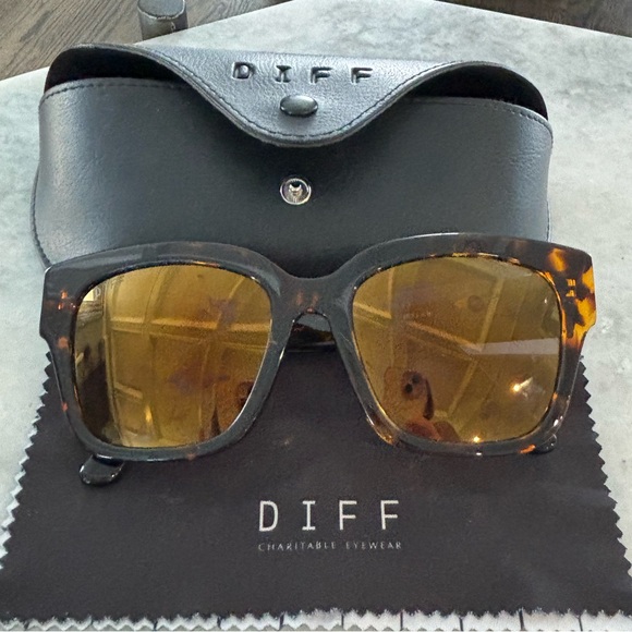Diff Eyewear sunglasses - Picture 1 of 1